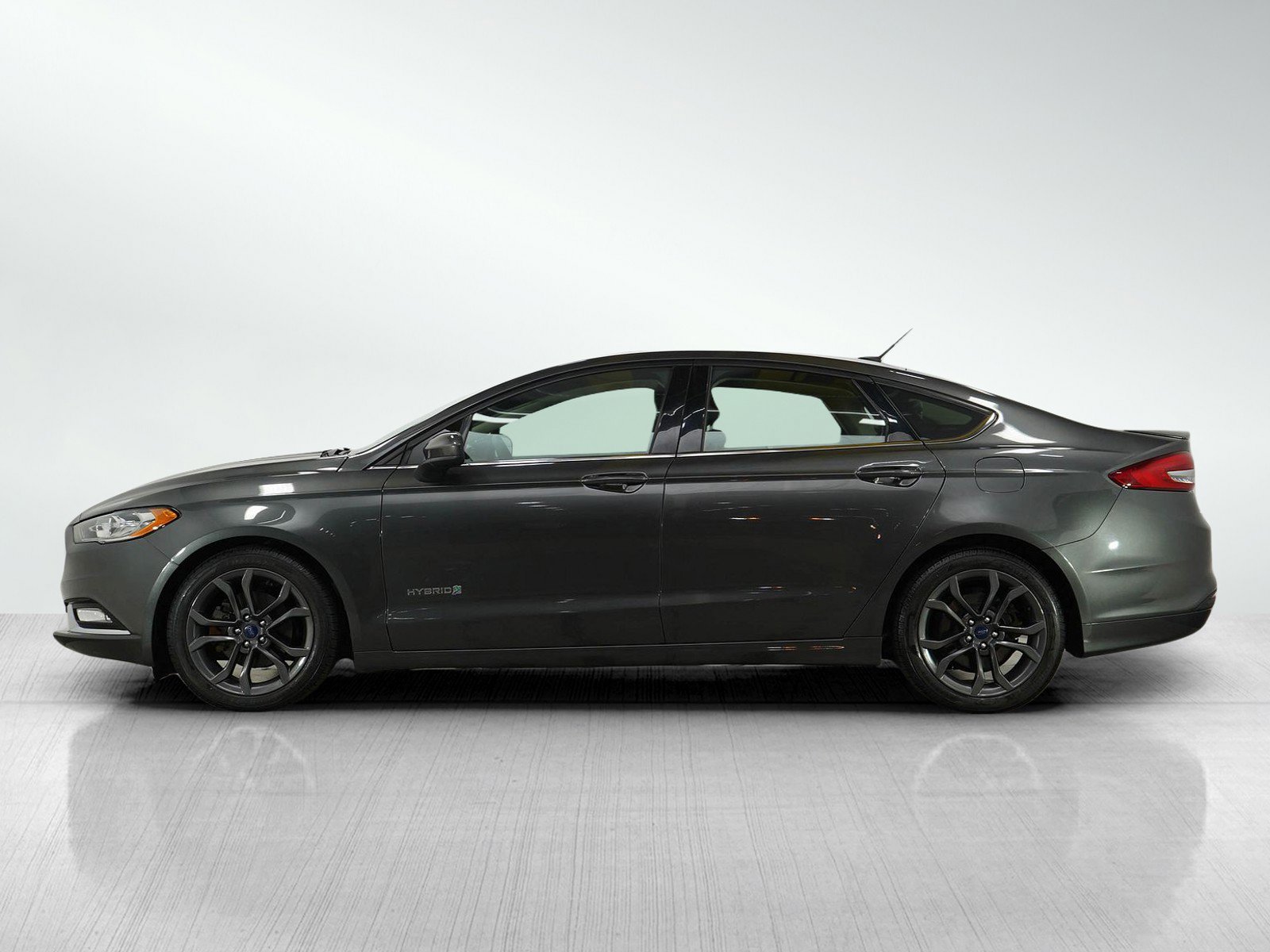 Used 2018 Ford Fusion Hybrid SE with VIN 3FA6P0LU6JR115844 for sale in Burnsville, Minnesota