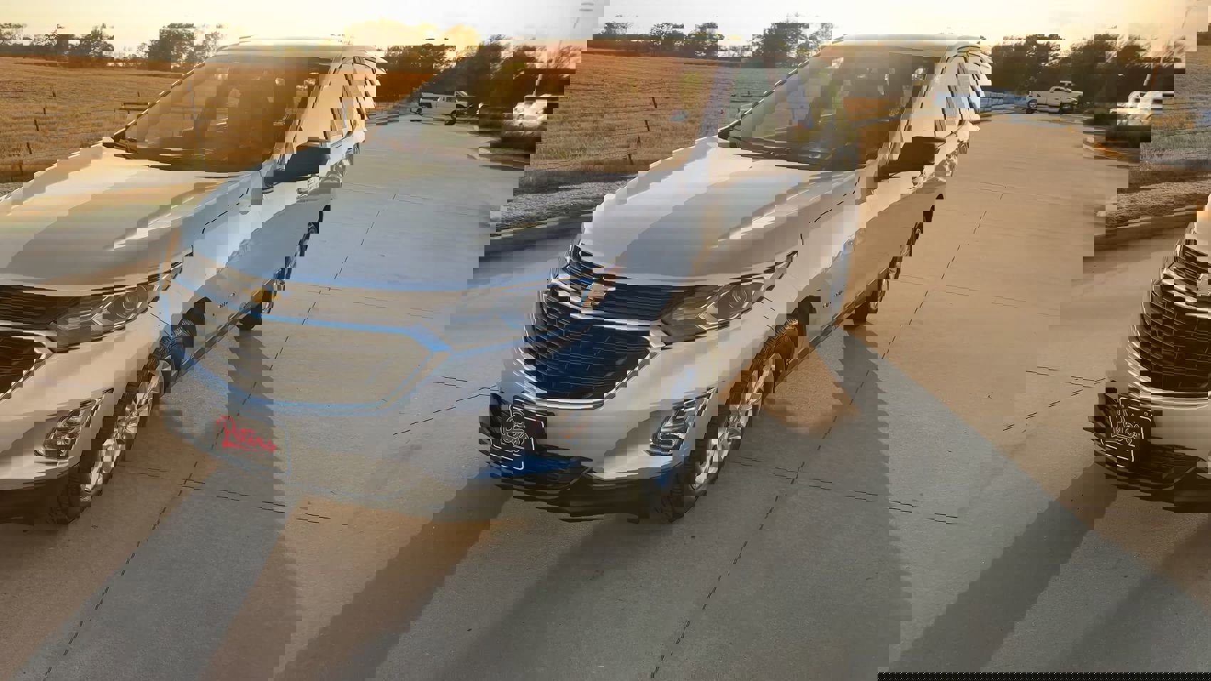 2020 Chevrolet Equinox LS photo 3