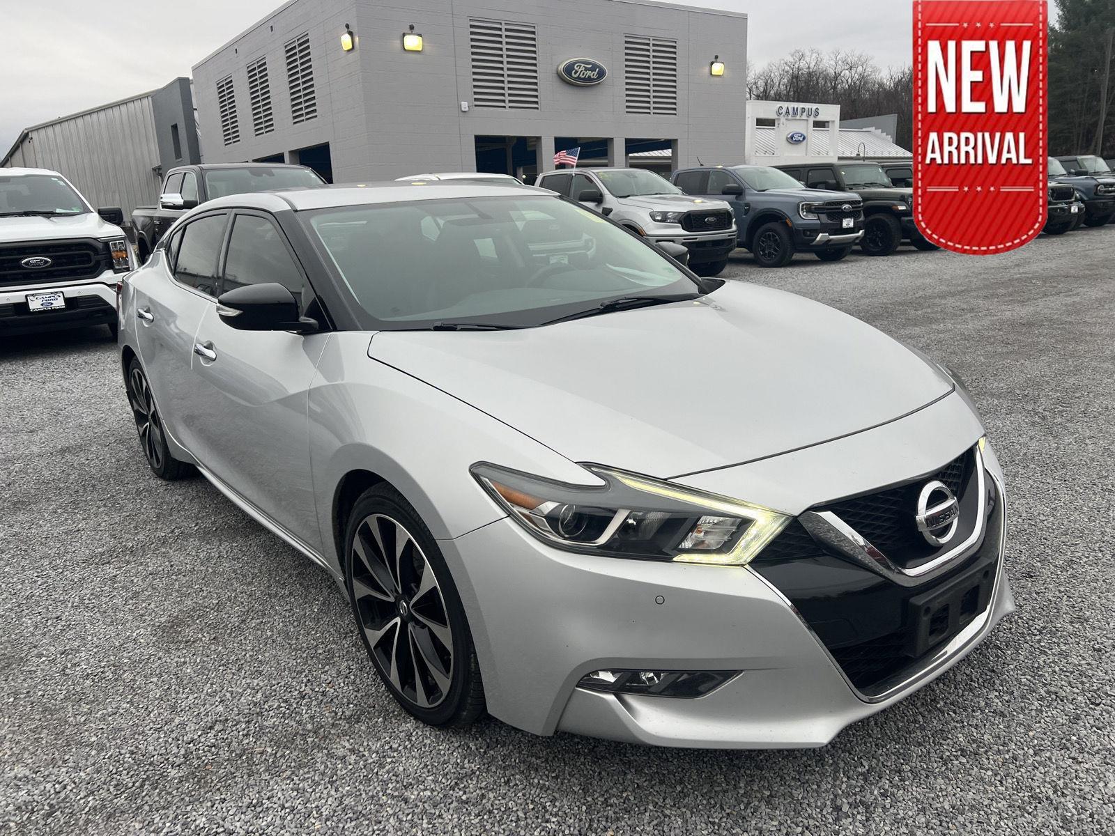 2018 Nissan Maxima SR's photo