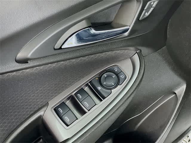 2023 Chevrolet Malibu LS photo 17