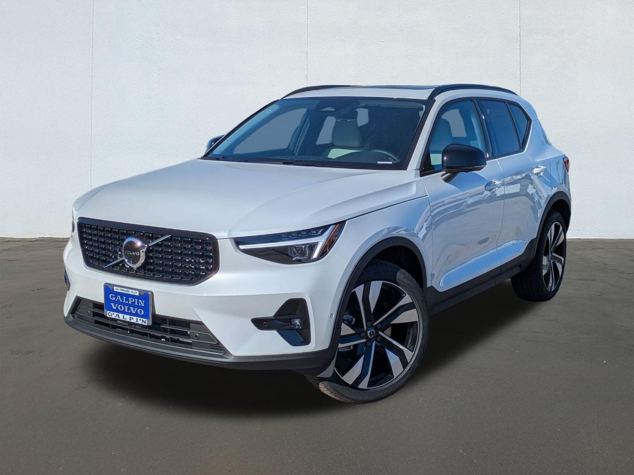 2026 Volvo XC40 Plus's photo
