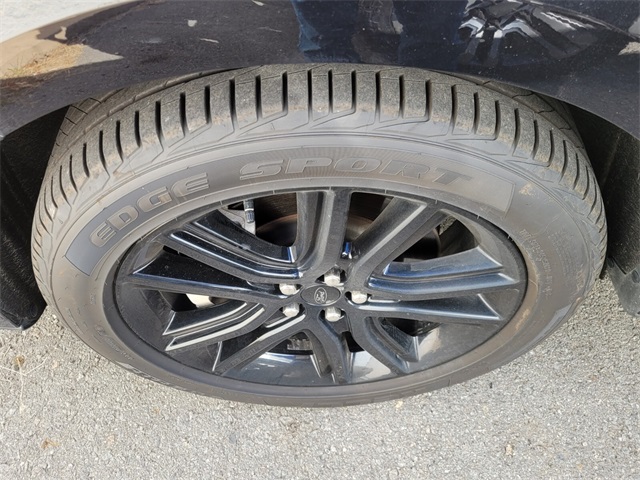 2021 Ford Edge ST photo 4