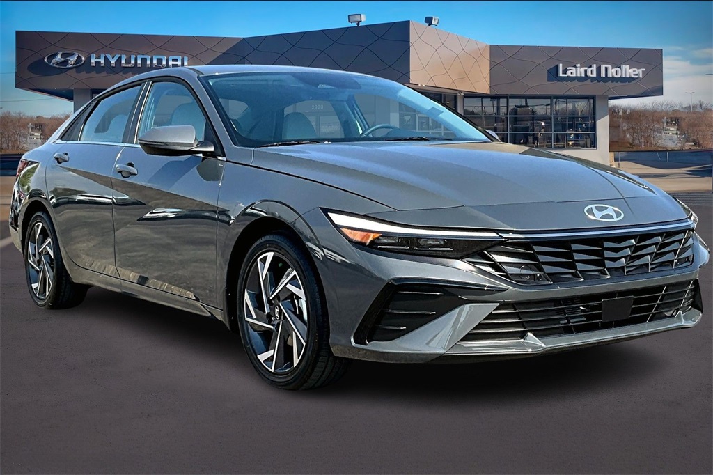 2025 Hyundai Elantra Limited photo 2