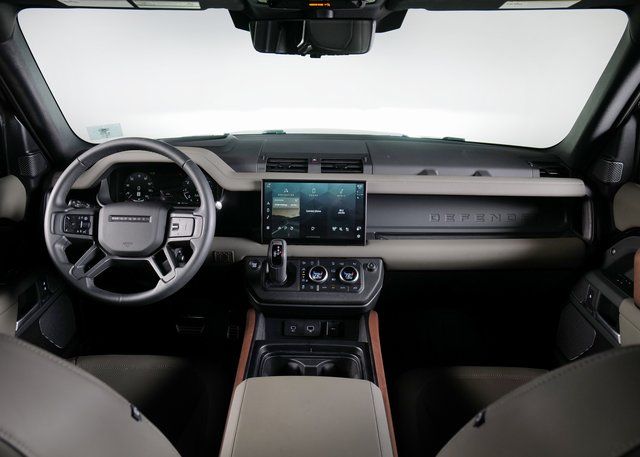 2024 Land Rover Defender 110 photo 4