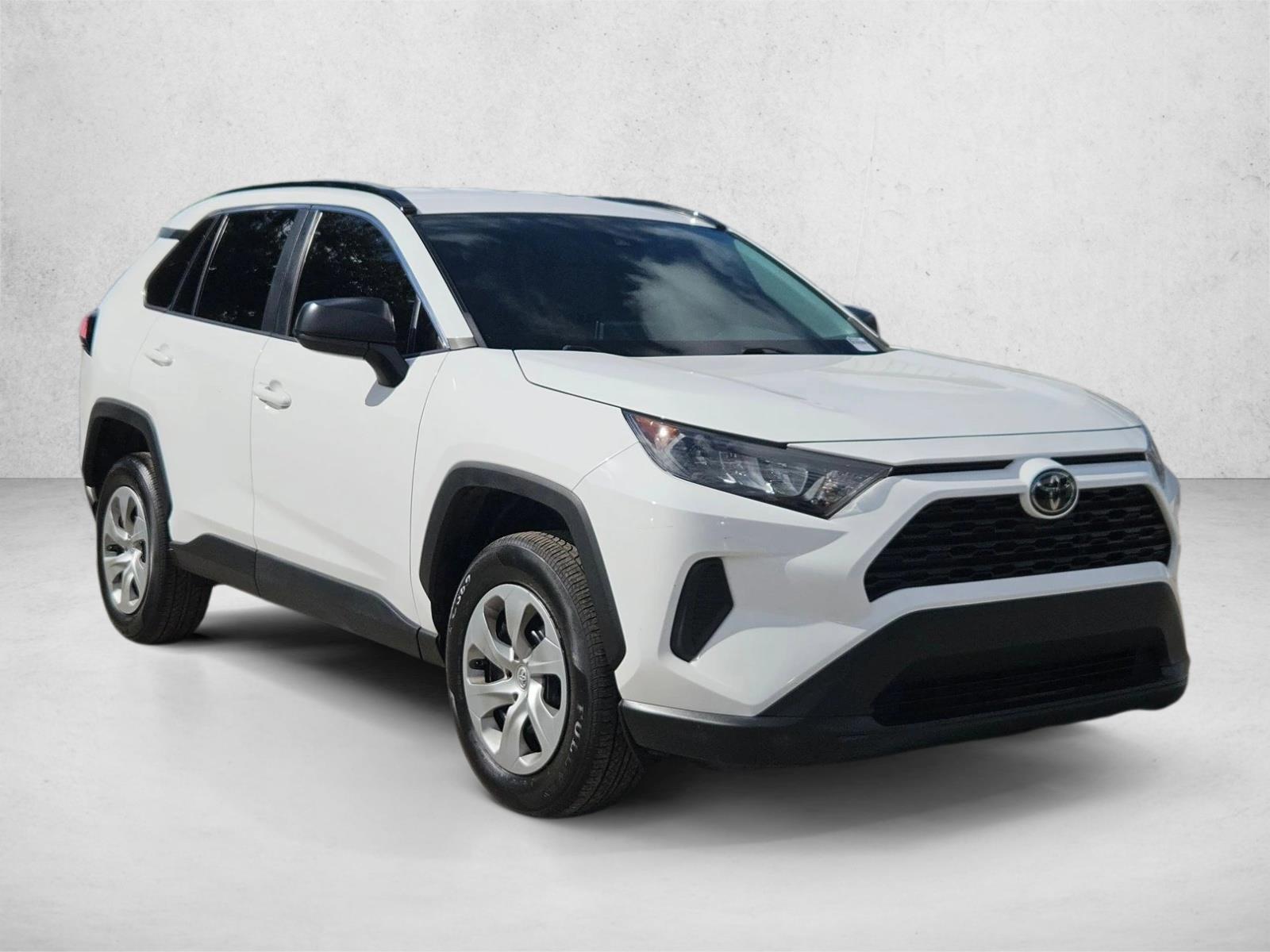 2019 Toyota RAV4 LE photo 3