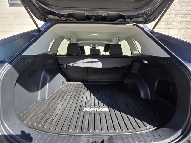 2022 Toyota RAV4 LE photo 20