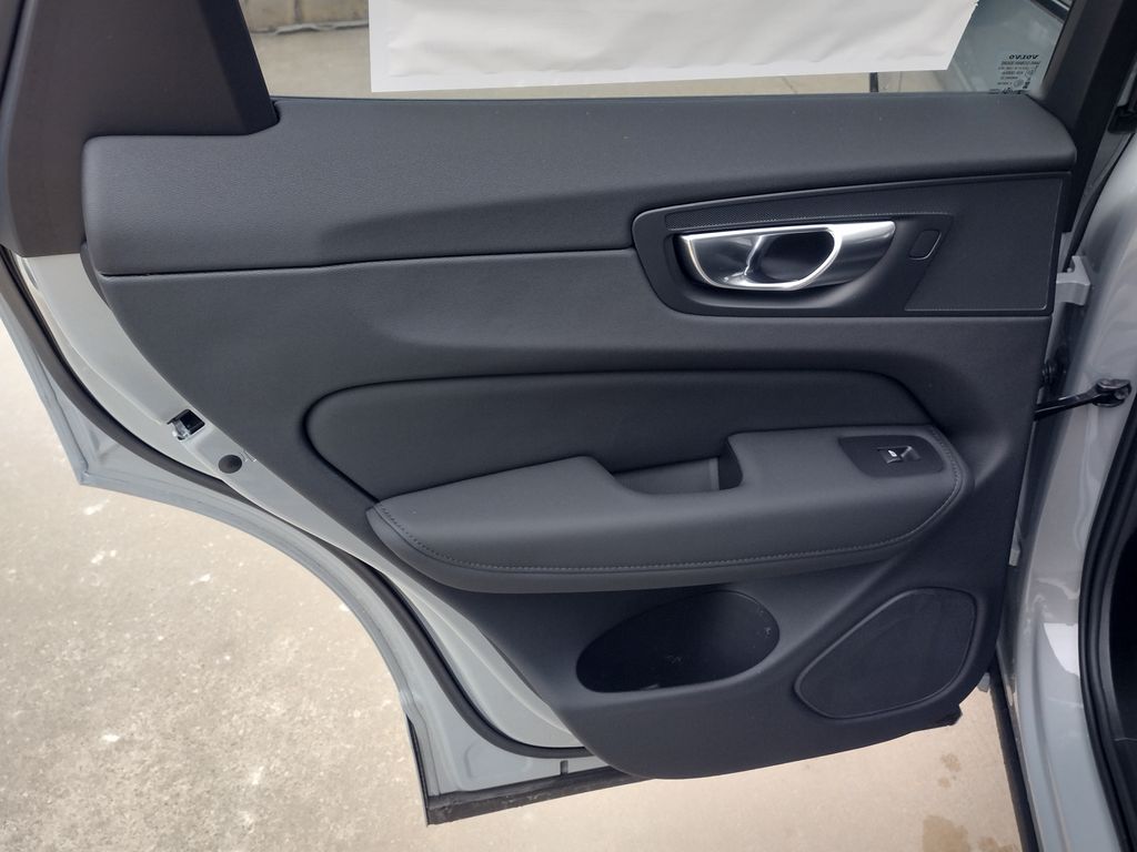 2026 VOLVO XC60 - Image 18