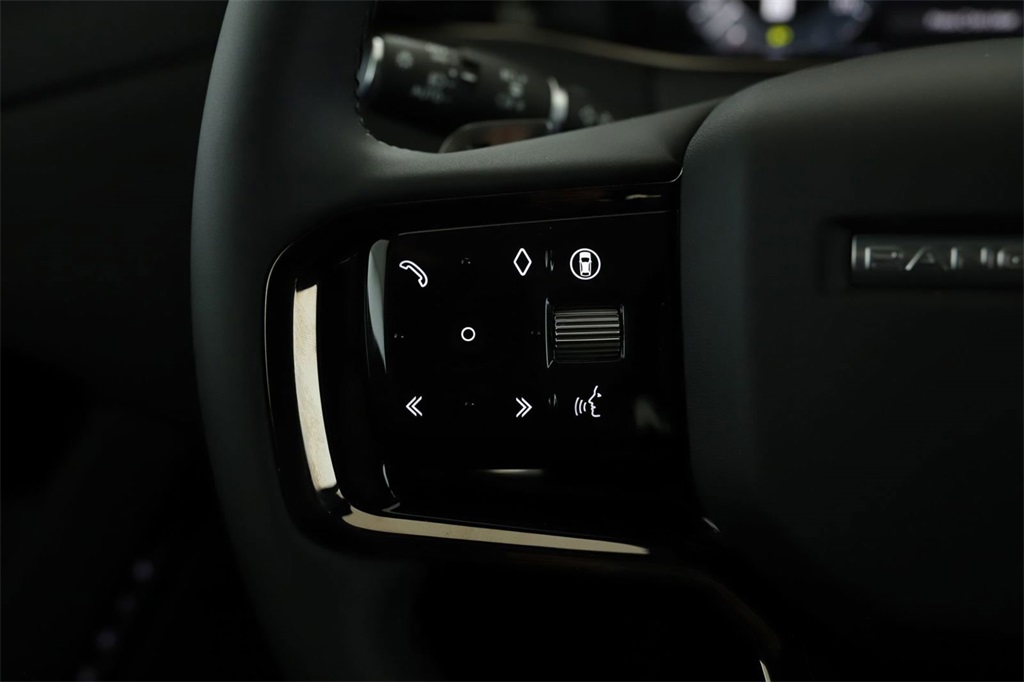 2024 Land Rover Range Rover Evoque Dynamic SE photo 8