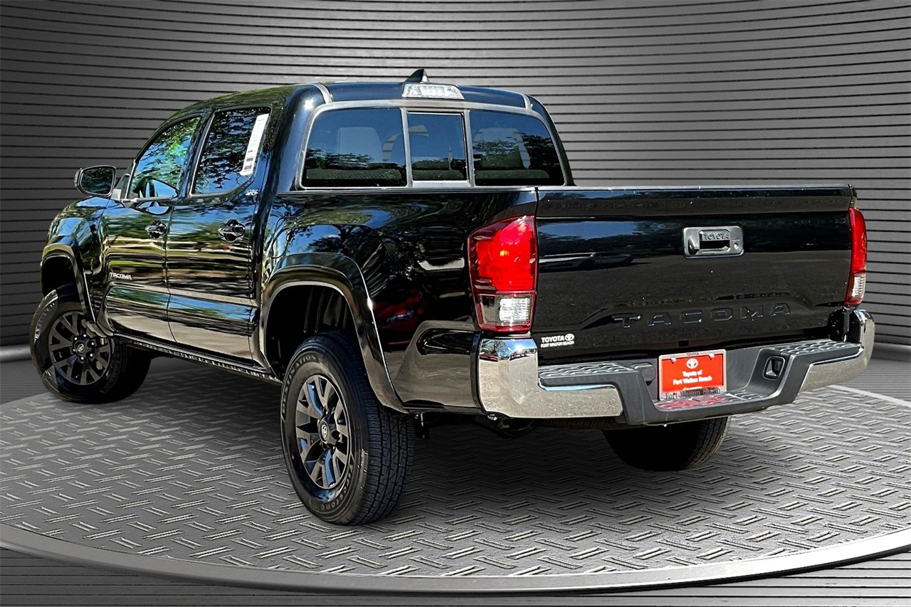 2022 Toyota Tacoma SR5 photo 2
