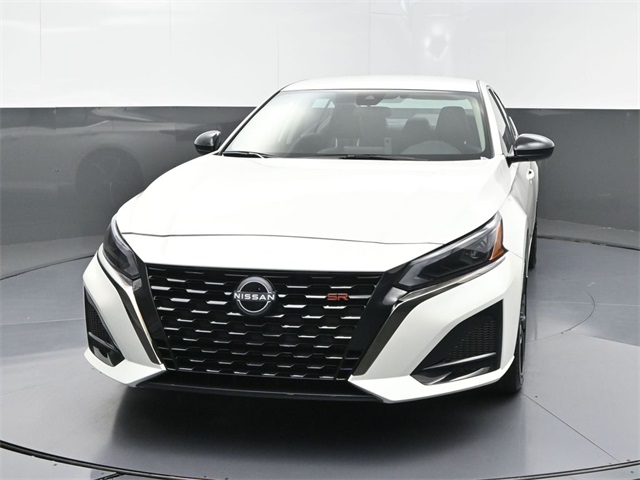 2025 Nissan Altima SR photo 2