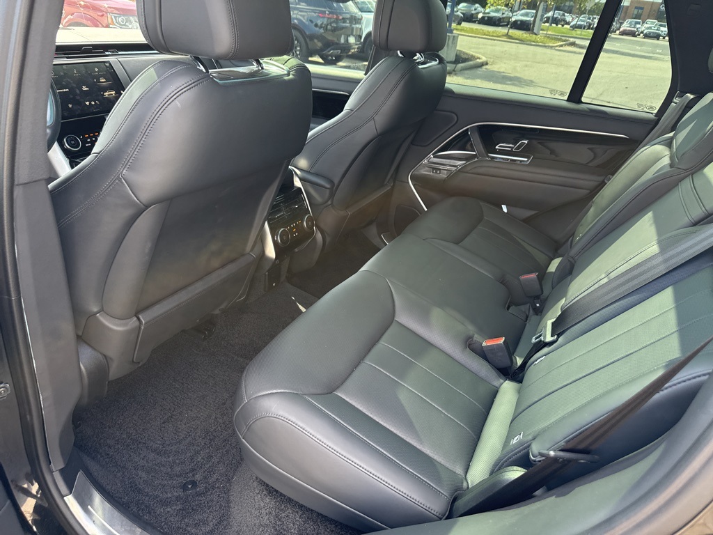 2023 Land Rover Range Rover SE photo 16