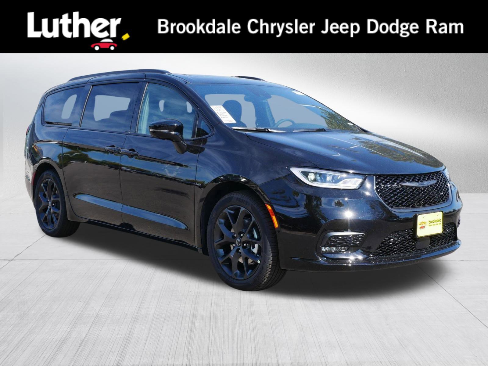 2026 Chrysler Pacifica Limited's photo