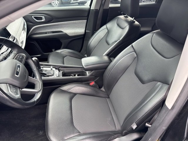 2022 Jeep Compass Latitude photo 2
