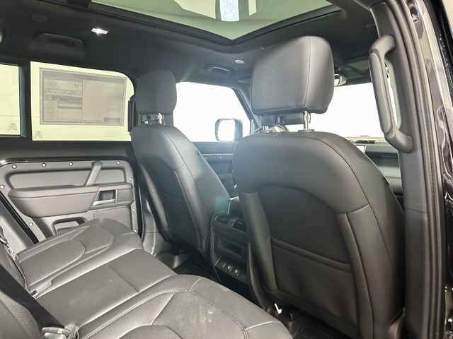2025 Land Rover Defender 110 S photo 16
