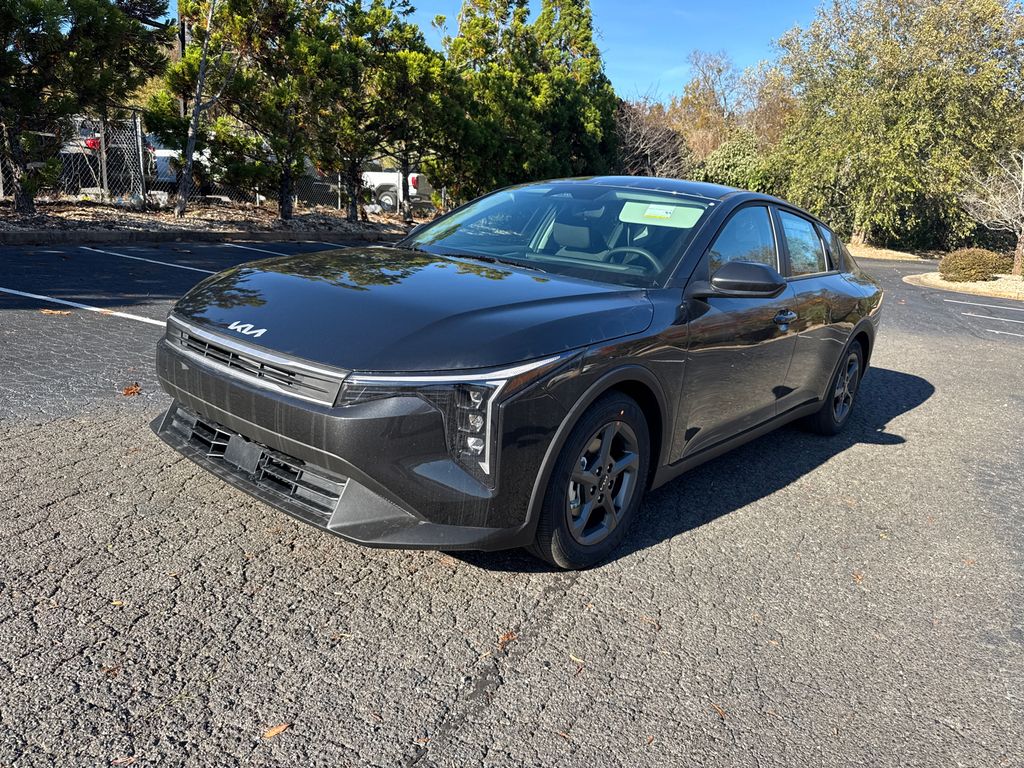 2025 Kia K4 LXS photo 2