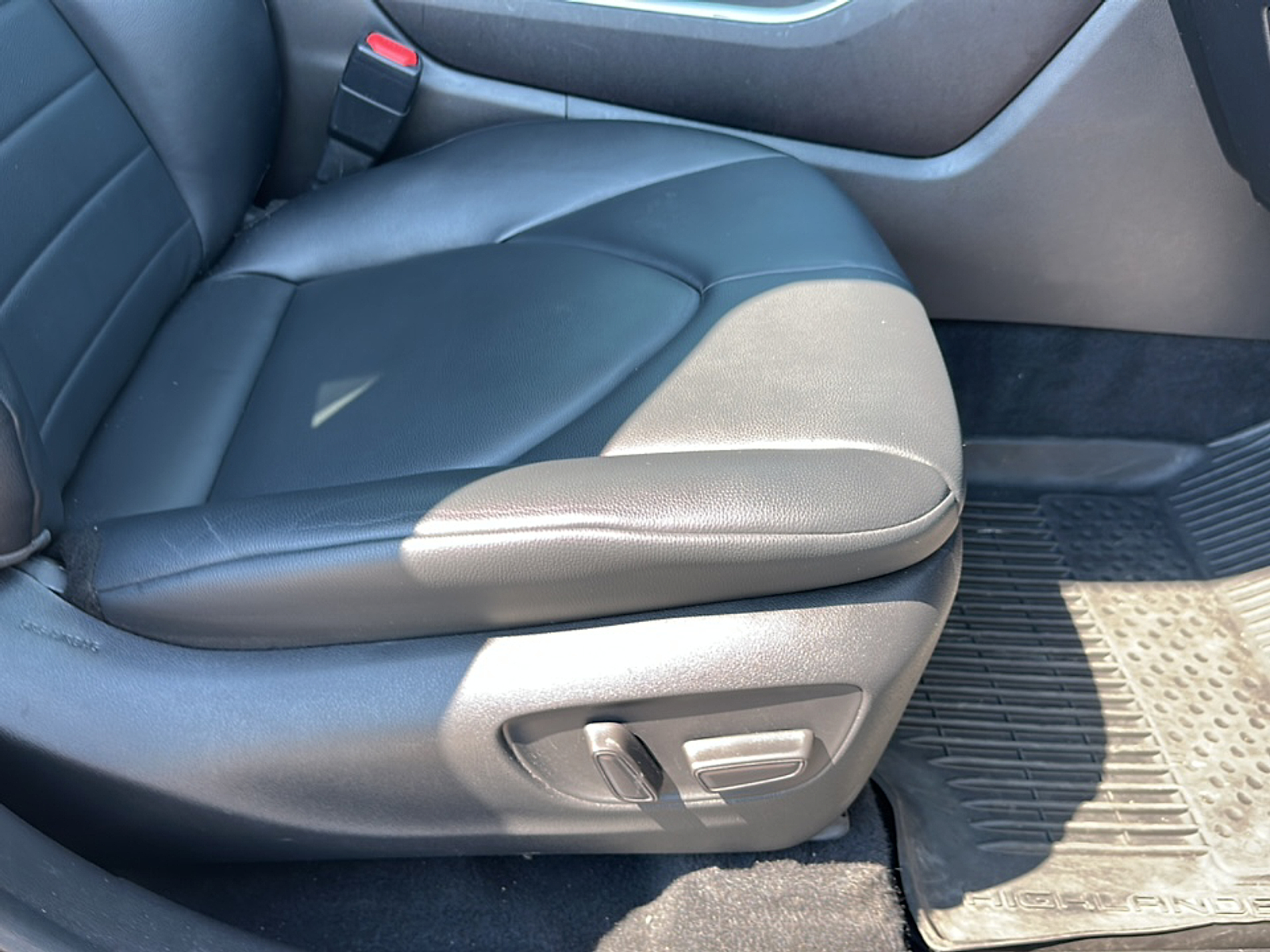 2022 Toyota Highlander XLE photo 9