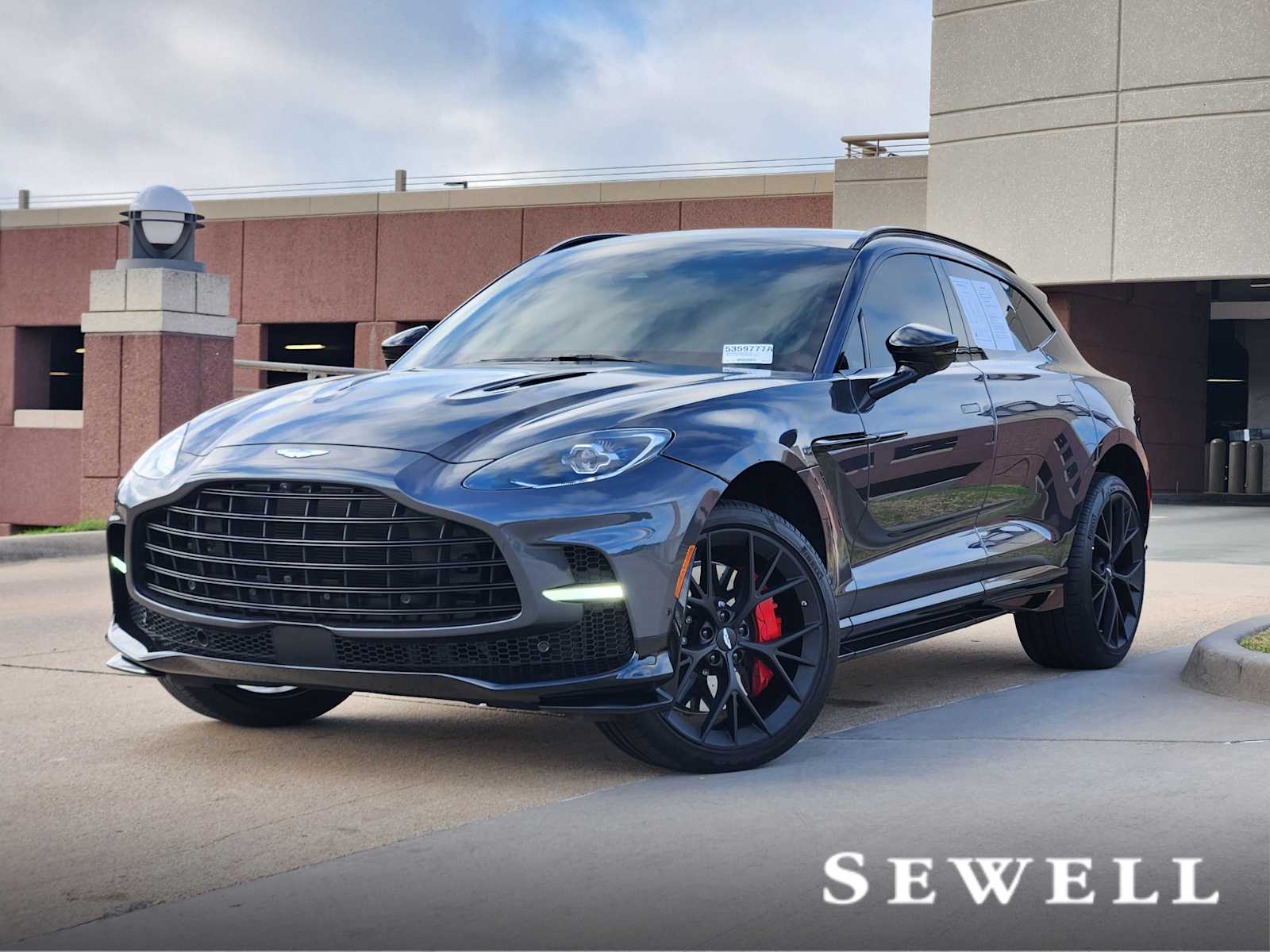 2025 Aston Martin DBX 707's photo