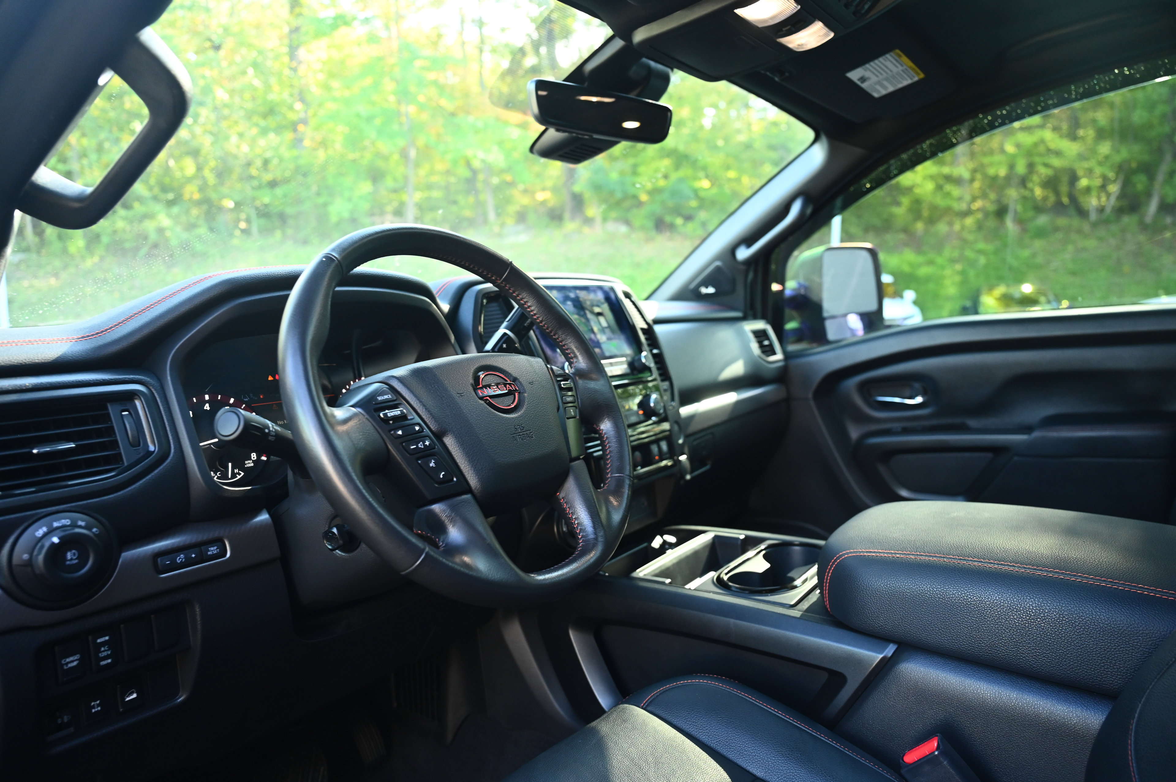 2024 Nissan Titan PRO-4X photo 18