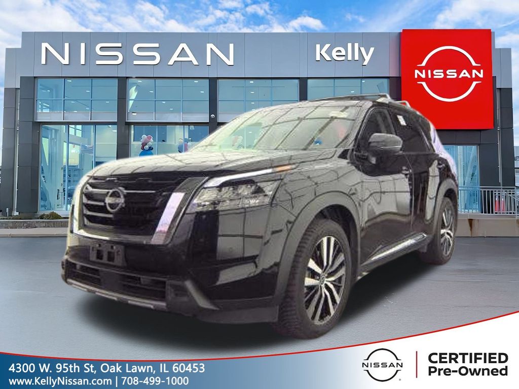 2024 Nissan Pathfinder Platinum's photo