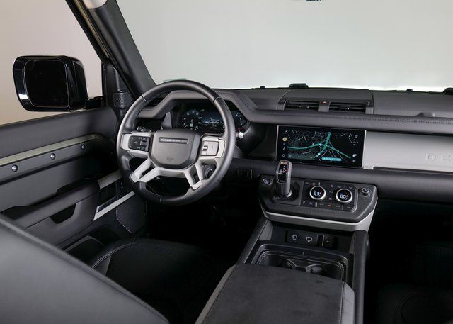 2024 Land Rover Defender 90 S photo 11