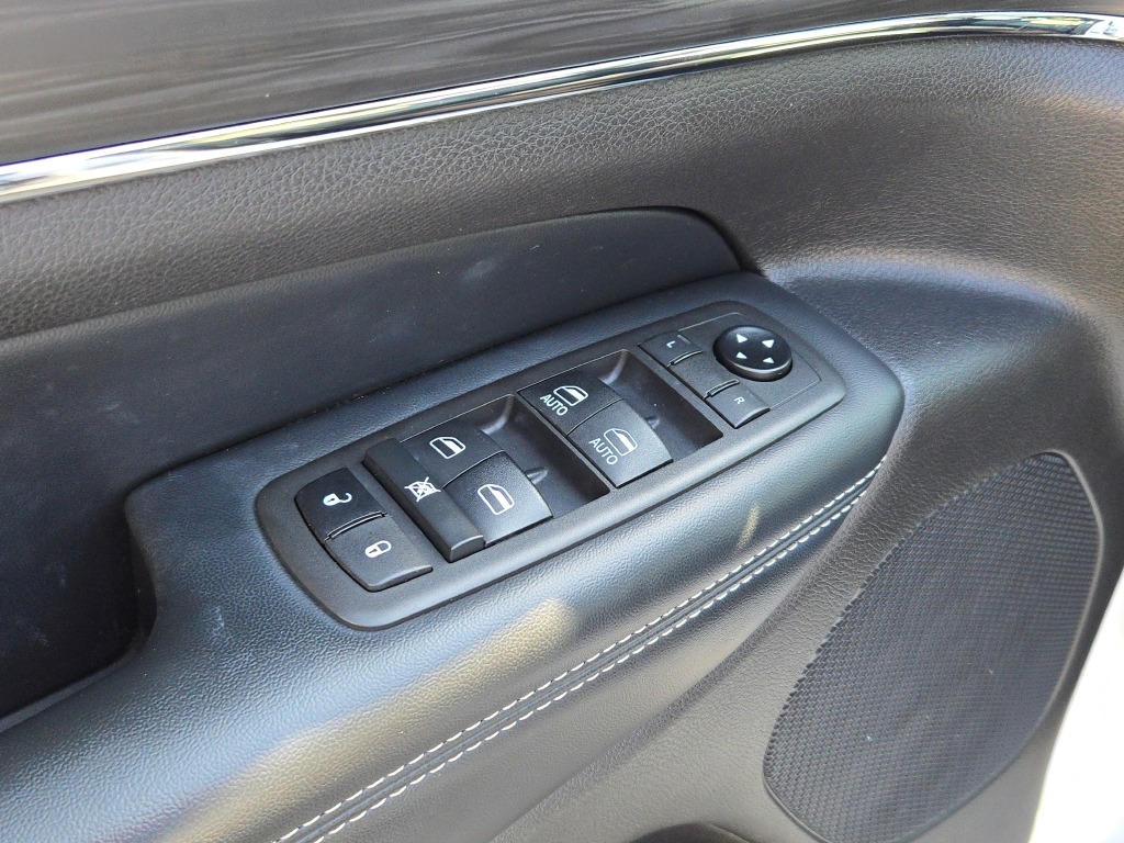 2021 Jeep Grand Cherokee Anniversary Edition photo 20