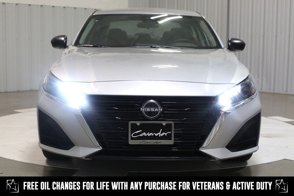 2025 Nissan Altima SV photo 3