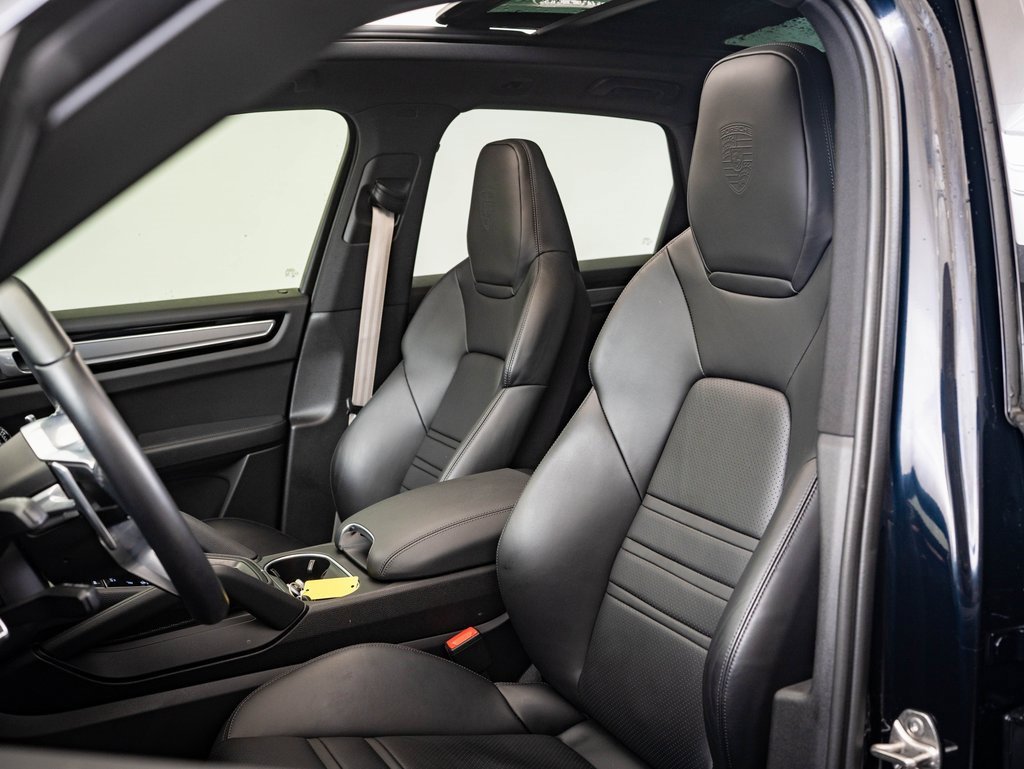 2023 Porsche Cayenne Platinum Edition photo 5