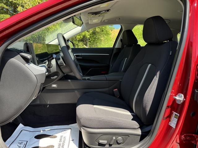 2025 Hyundai Sonata SEL photo 11