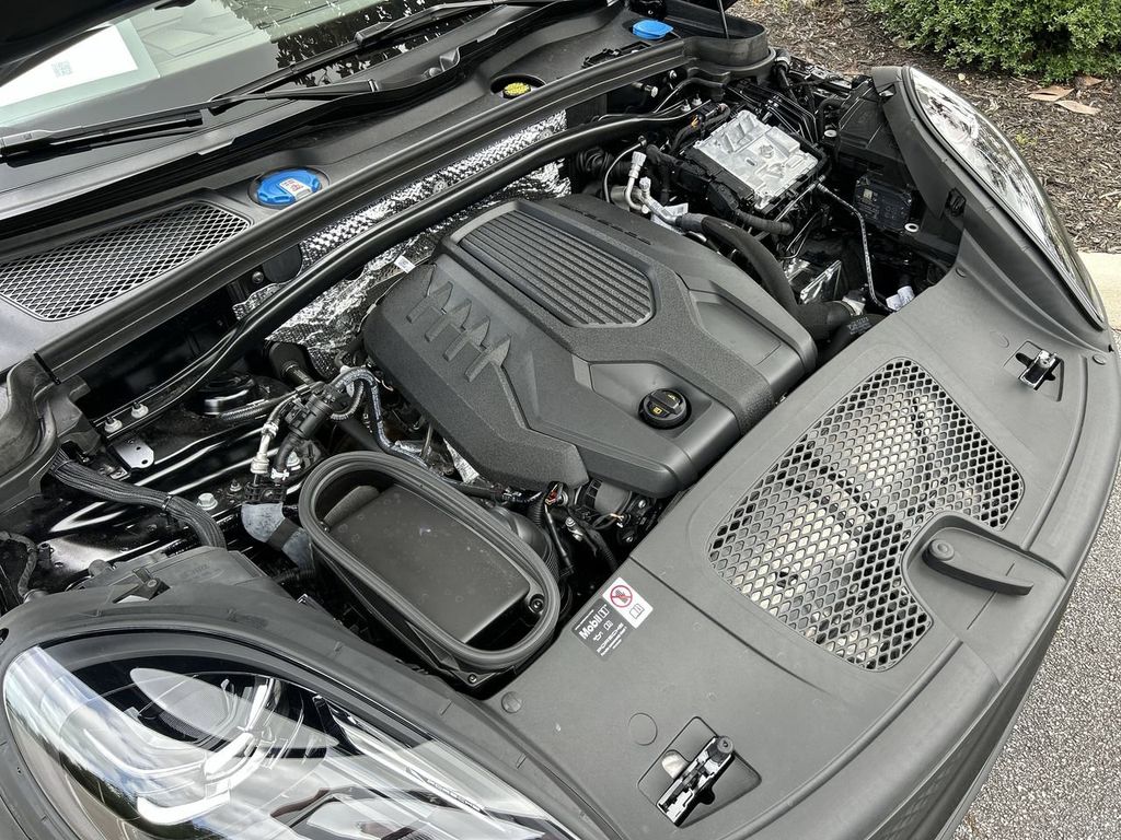 2025 Porsche Macan Base photo 30