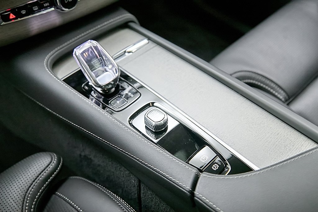 2025 VOLVO XC90 - Image 16