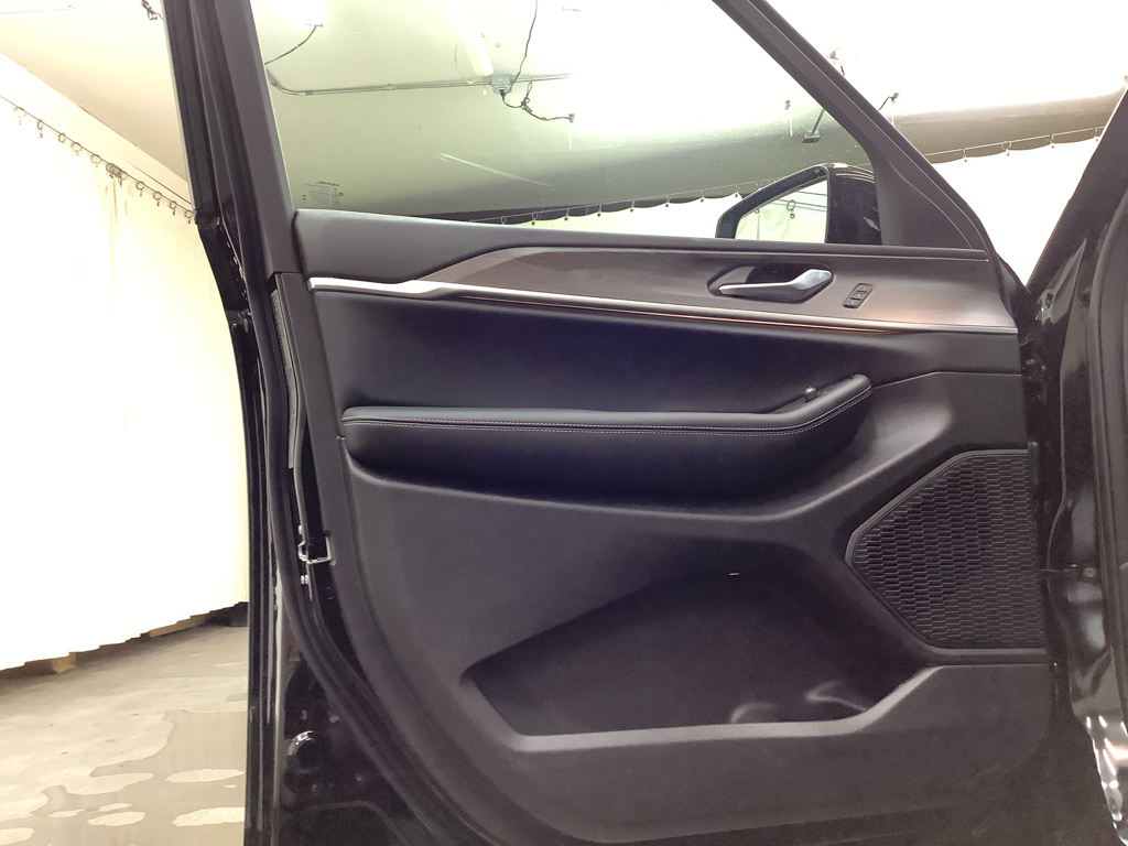 2025 Jeep Grand Cherokee Limited photo 12