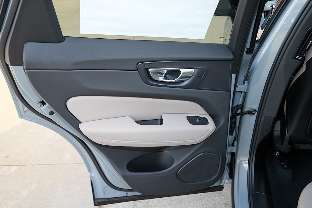 2026 VOLVO XC60 - Image 17