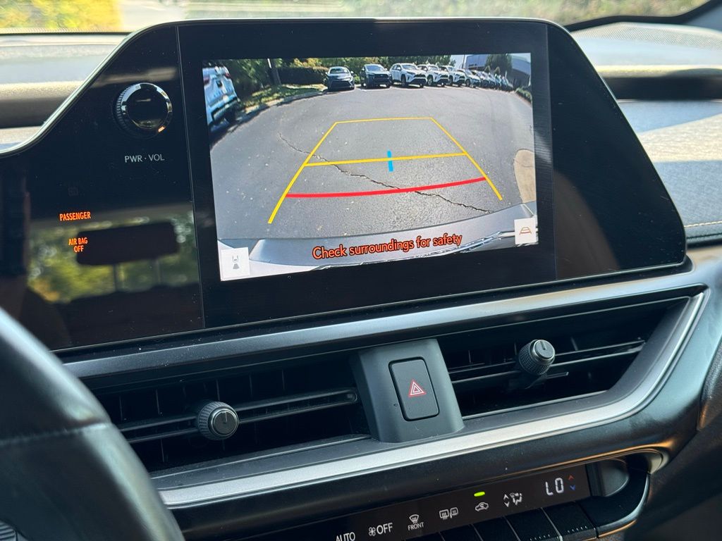 2023 Lexus UX 250h Premium photo 25