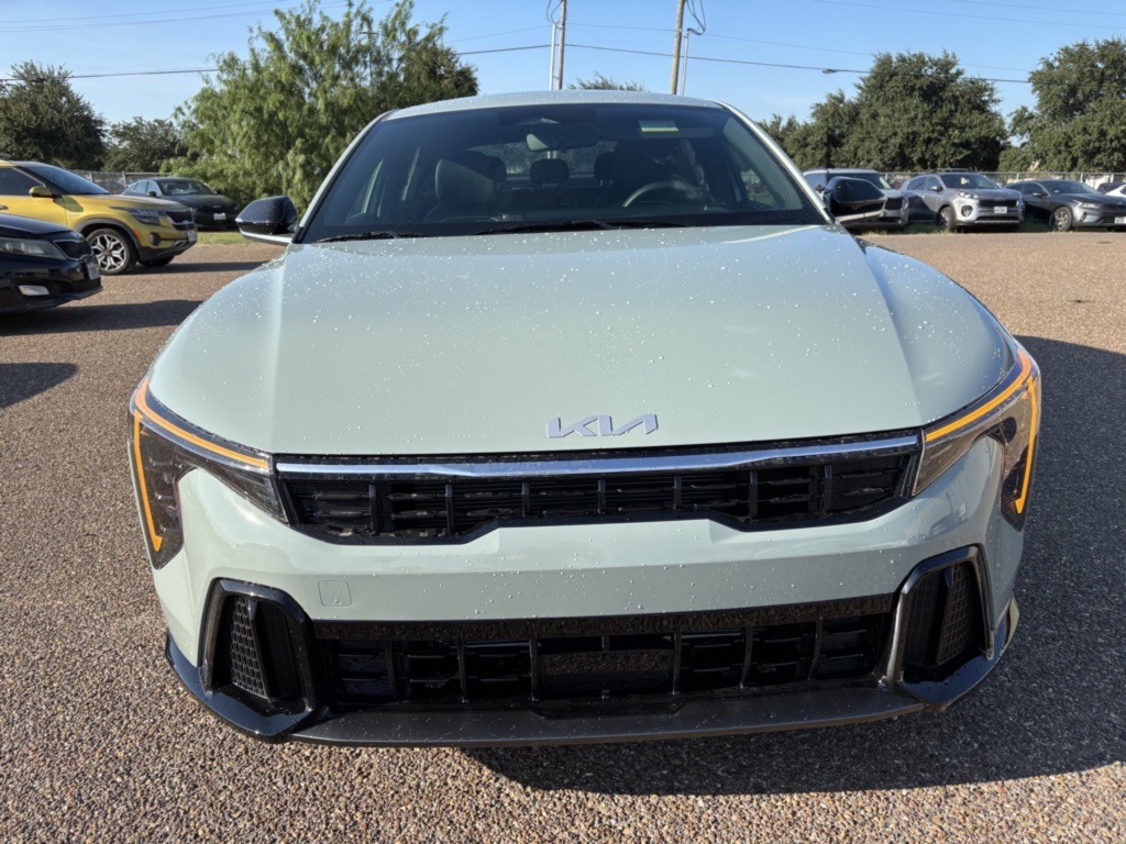 2025 Kia K4 GT-Line photo 2