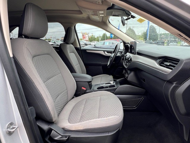 2020 Ford Escape SE photo 16