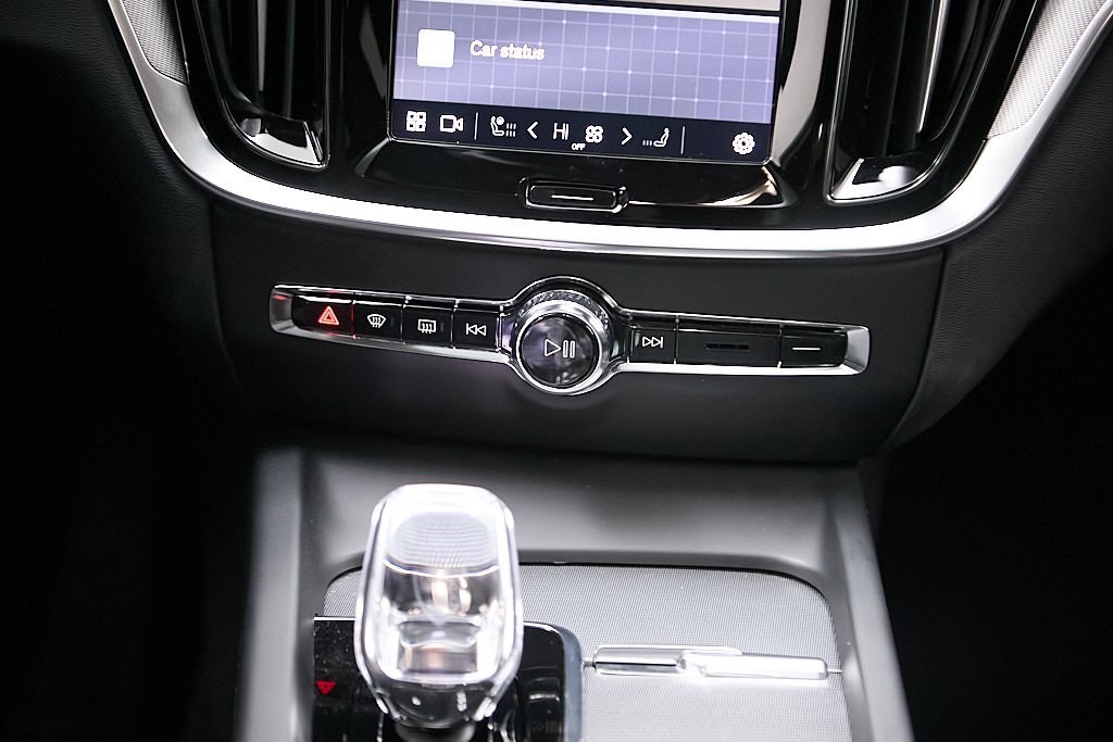 2025 VOLVO S60 - Image 29