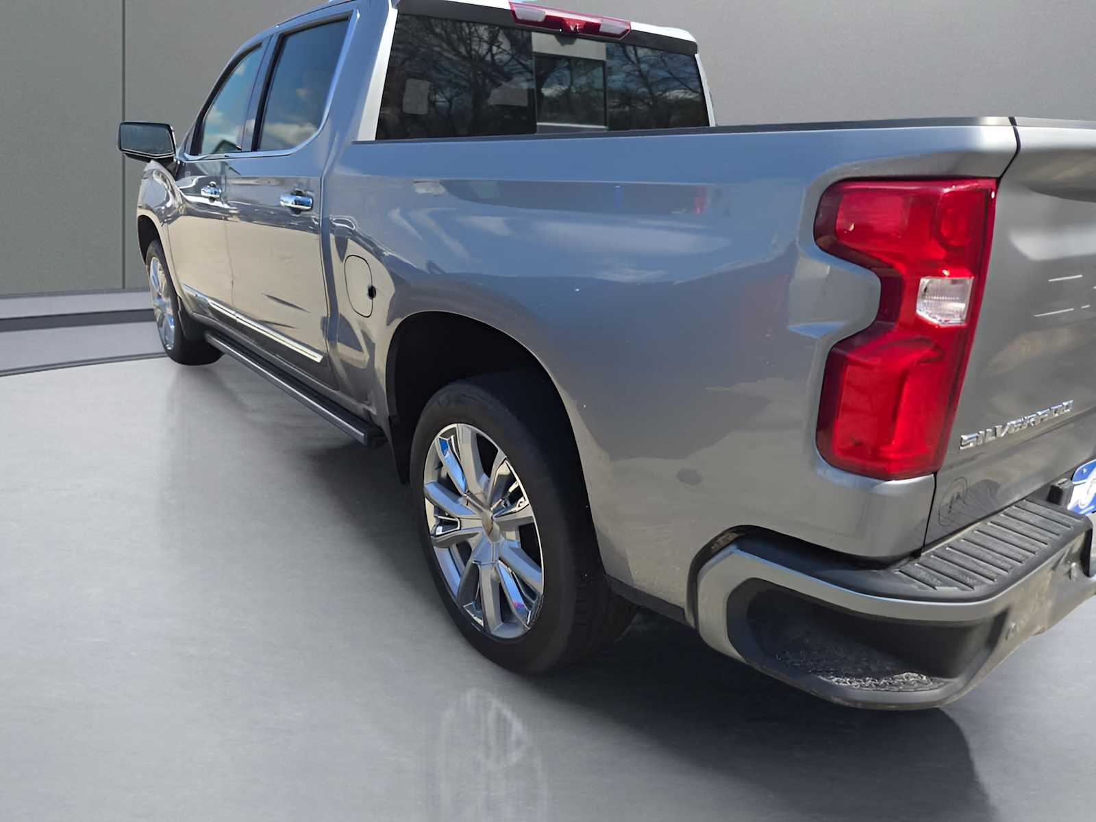 2023 Chevrolet Silverado 1500 High Country photo 4