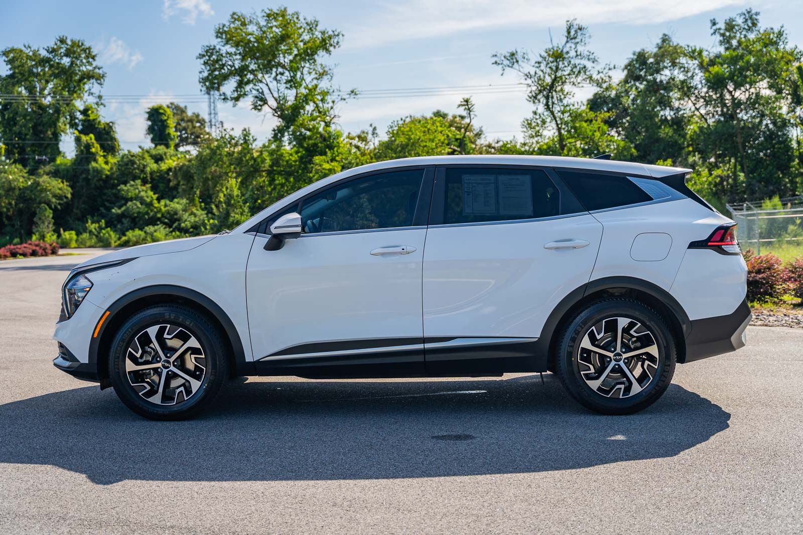 2023 Kia Sportage EX photo 3