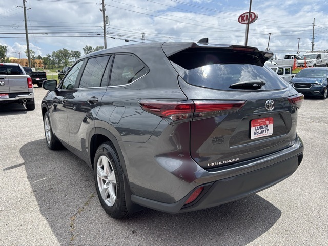 2024 Toyota Highlander LE photo 3