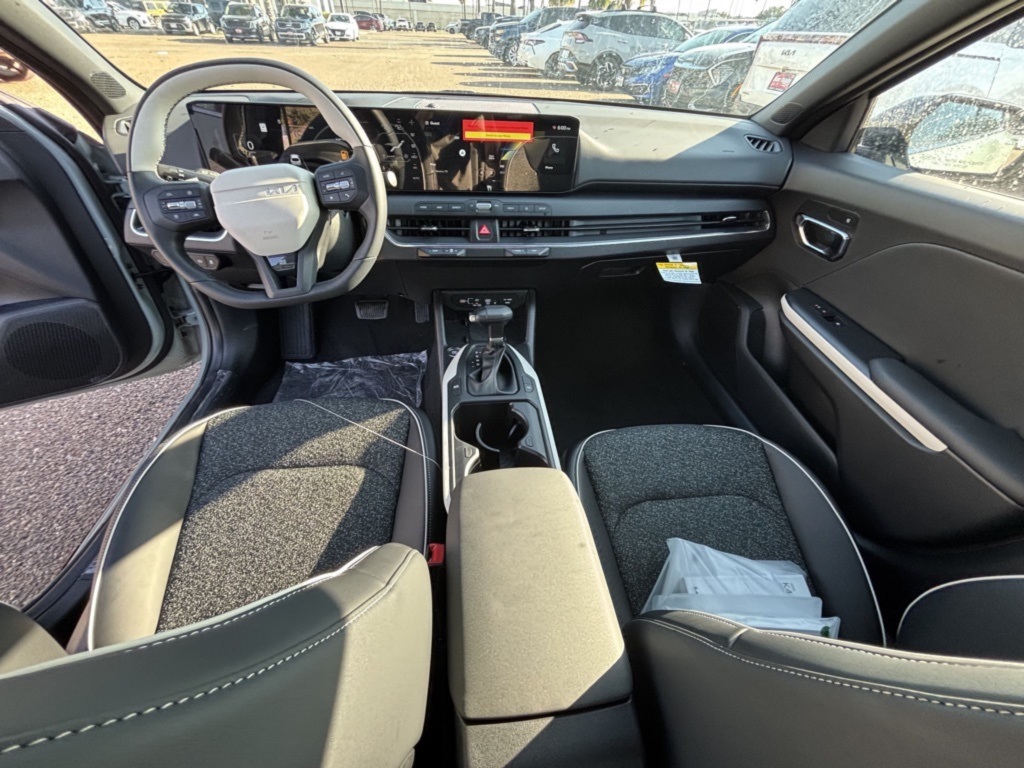 2025 Kia K4 GT-Line photo 10