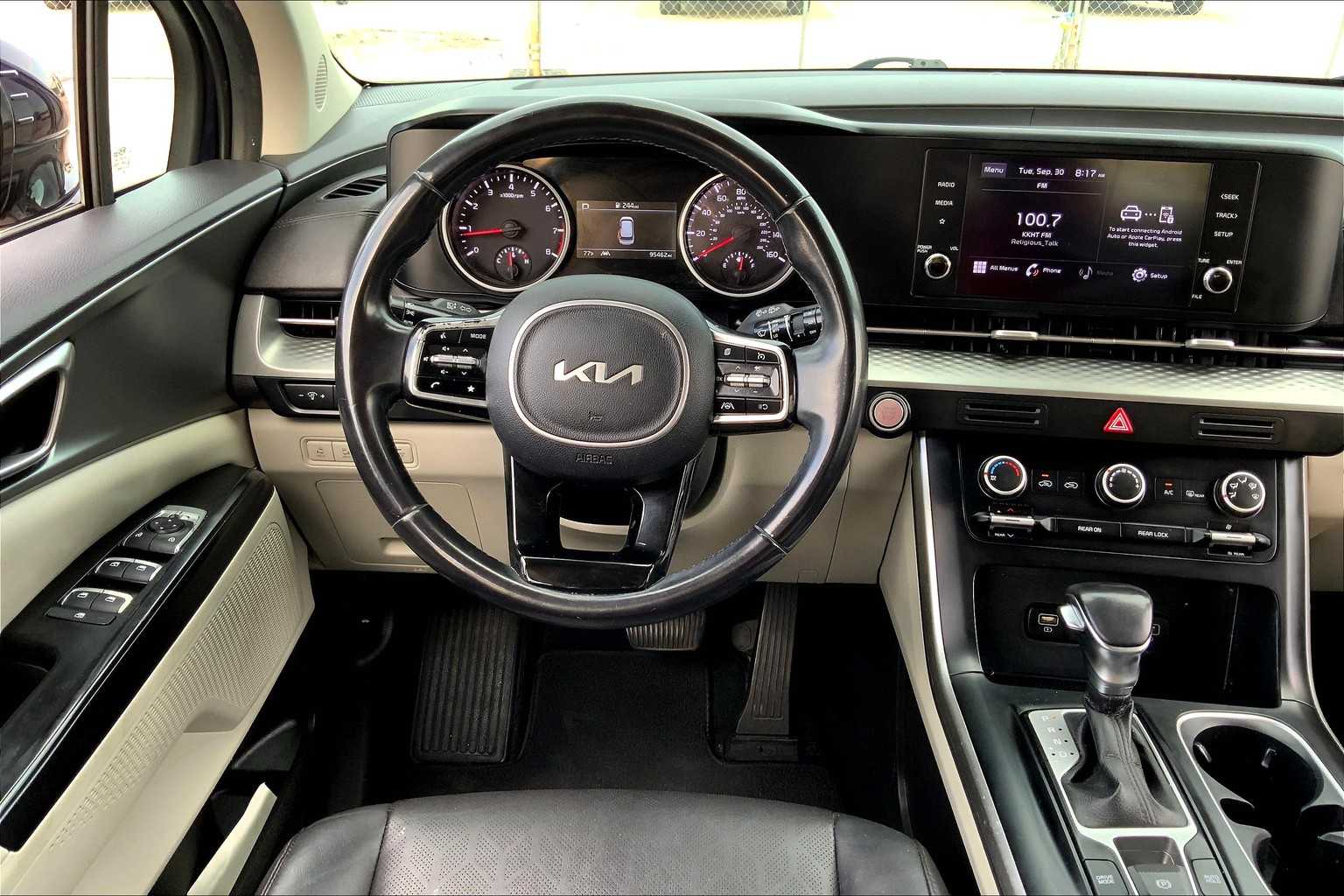 2022 Kia Carnival LXS photo 5