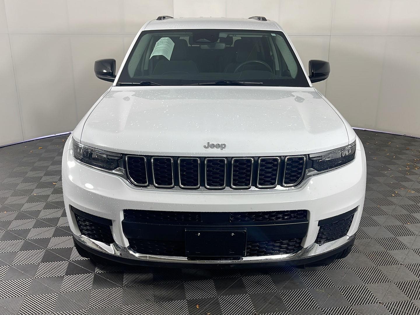 2022 Jeep Grand Cherokee Laredo photo 2