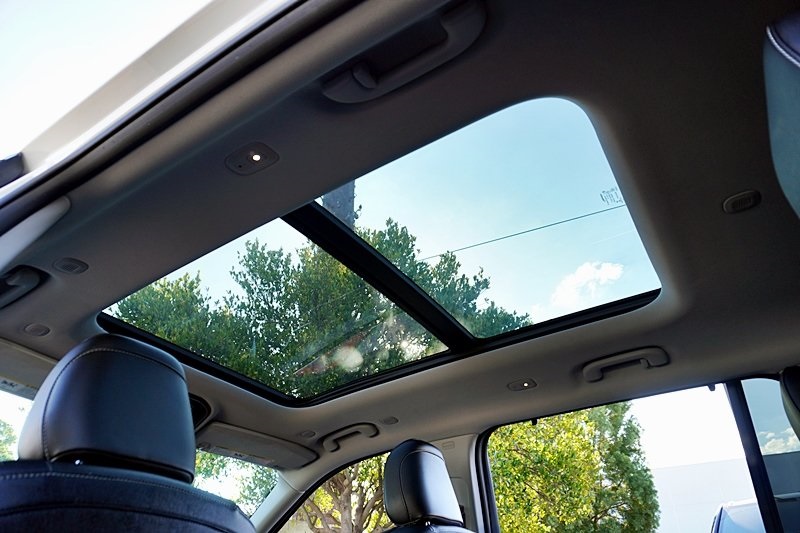 Used 2023 White Jeep Limited image 16