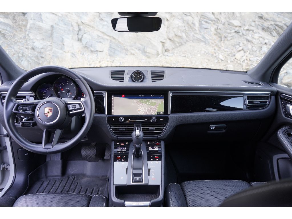 2022 Porsche Macan Base photo 22