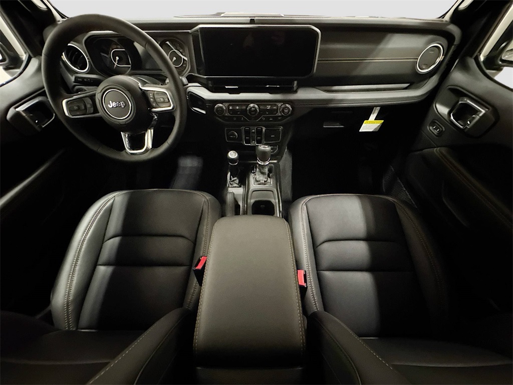2025 Jeep Wrangler Sahara photo 4
