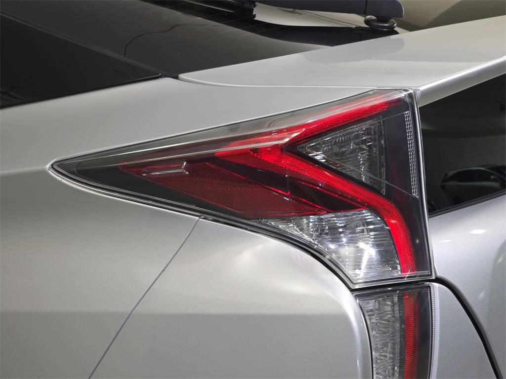2018 Toyota Prius Three photo 34