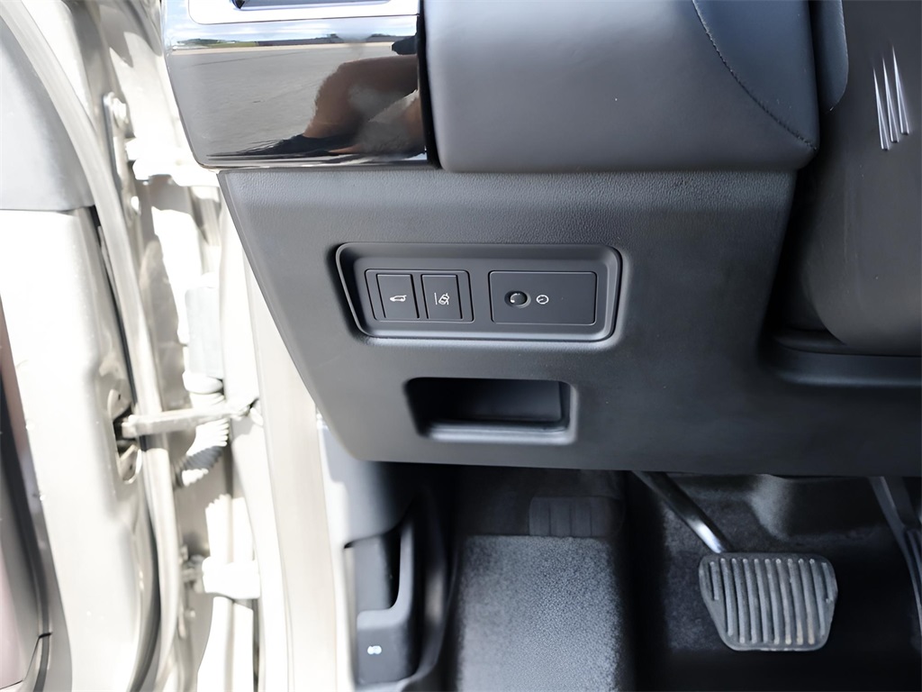 2017 Land Rover Discovery First Edition photo 36