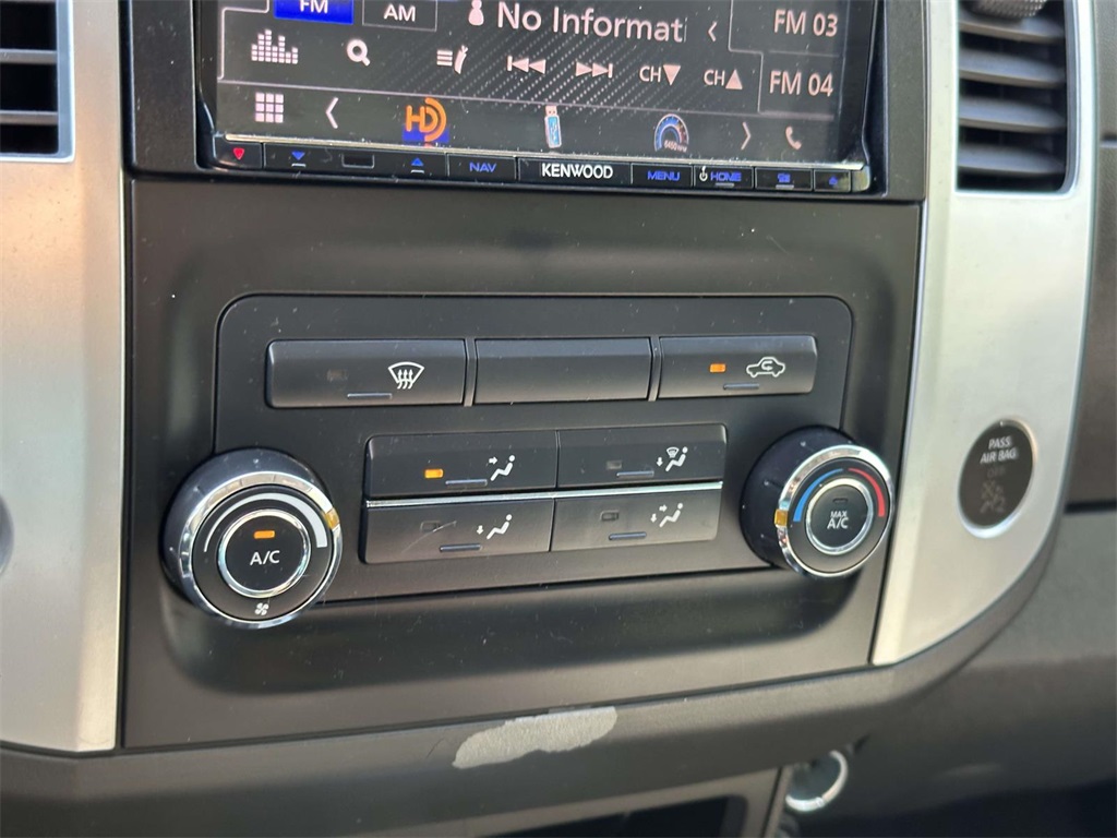 2016 Nissan Frontier Desert Runner King Cab photo 4