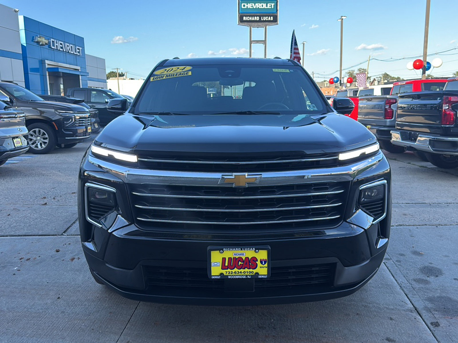 2024 Chevrolet Traverse photo 2