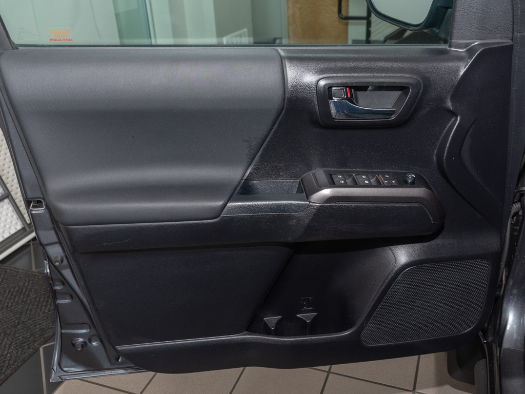 2021 Toyota Tacoma TRD Off-Road photo 7
